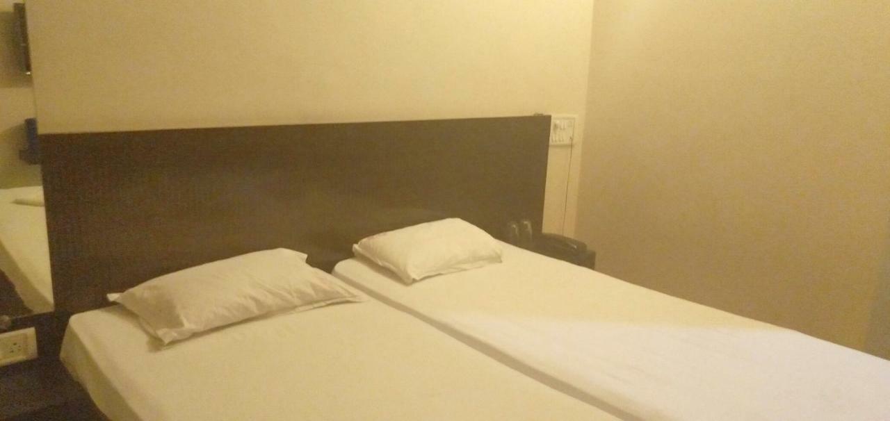 Hotel Rose Lodge 浦那 外观 照片
